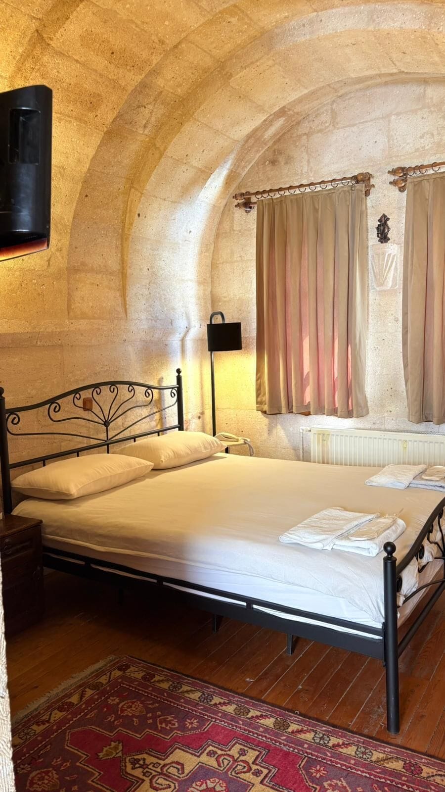 Double or twin arch room | Premium bedding, soundproofing, iron/ironing board, free WiFi