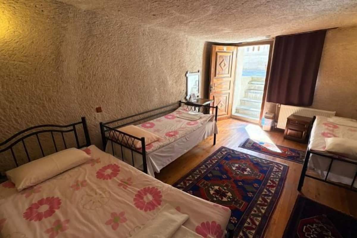 Premium bedding, soundproofing, iron/ironing board, free WiFi