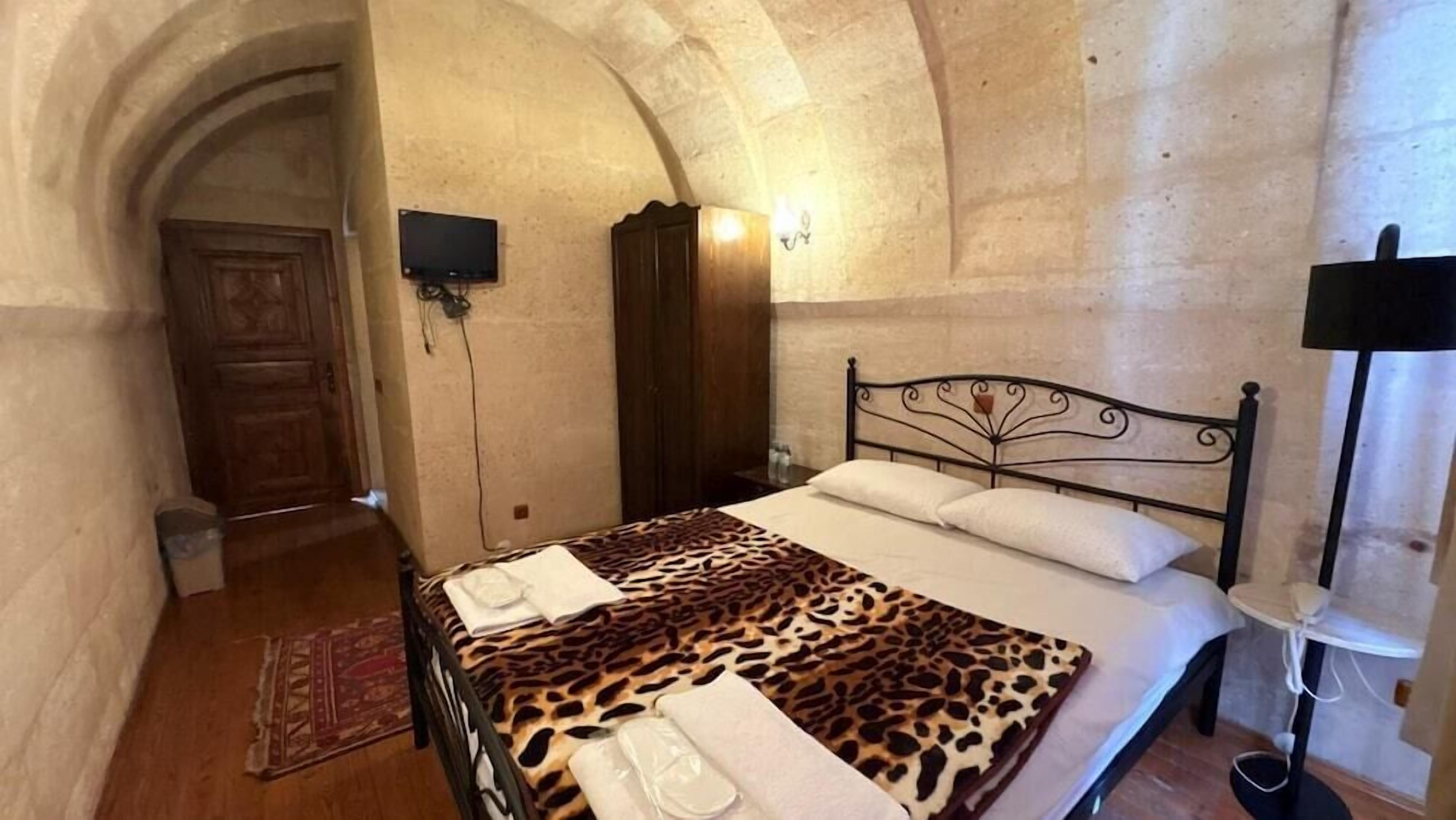 Premium bedding, soundproofing, iron/ironing board, free WiFi