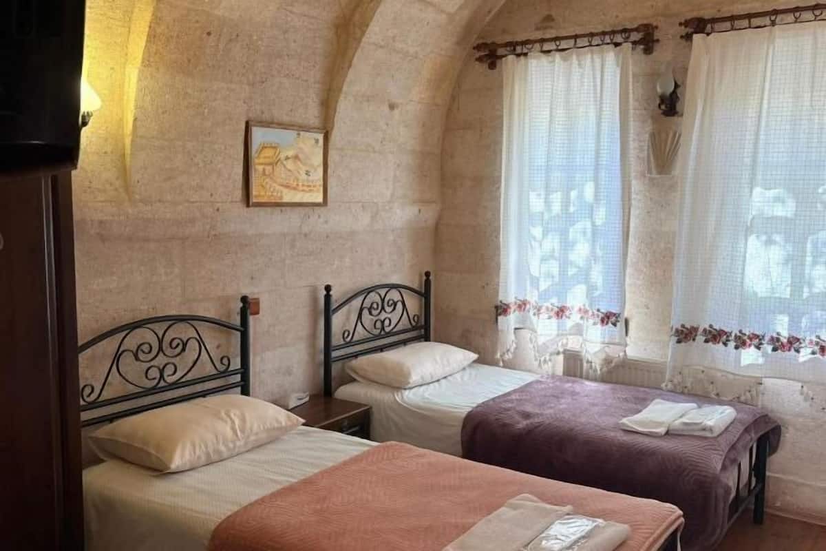 Premium bedding, soundproofing, iron/ironing board, free WiFi