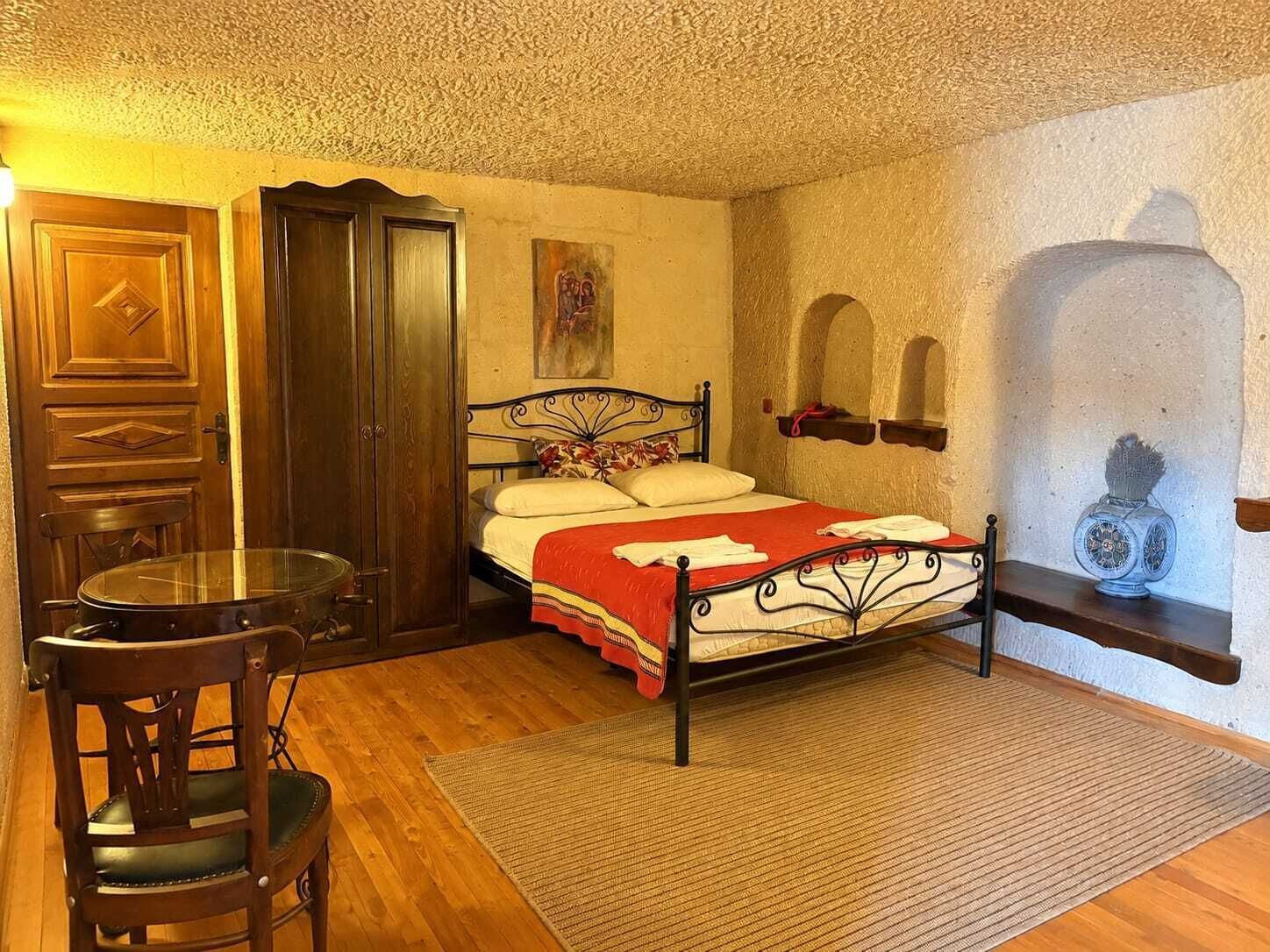 Standaard kamer | Luxe beddengoed, geluiddichte muren, een strijkplank/strijkijzer