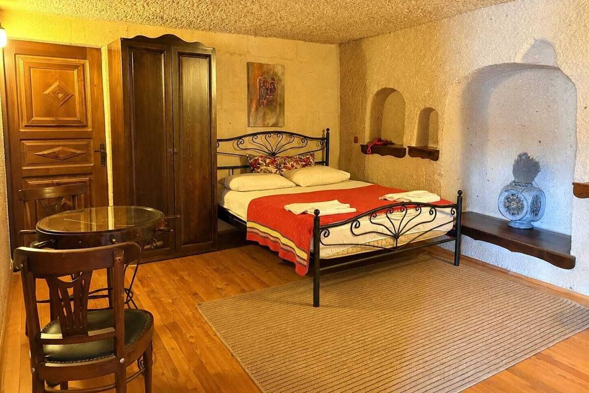 Double Deluxe Cave Room | 고급 침구, 방음 설비, 다리미/다리미판, 무료 WiFi