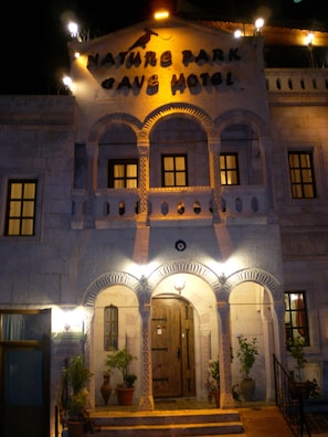 Façade de lâhĂ©bergement - soirĂ©e/nuit