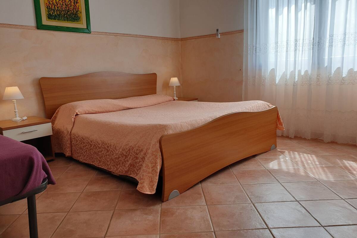 Triple Room | 8 bilik tidur, peralatan tempat tidur hipoalergenik, gebar bulu kapas