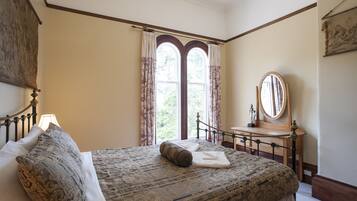 Comfortable Single Room, Shared Bathroom | Free WiFi