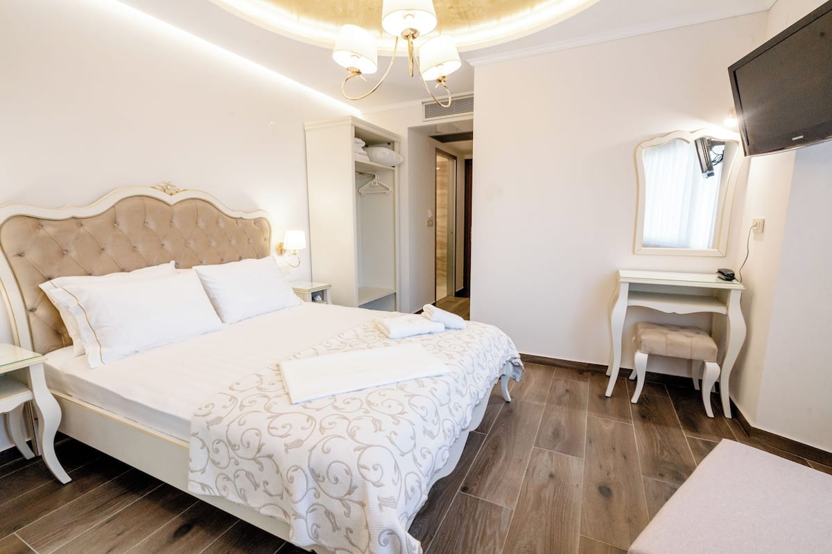 Superior Room | 1 bedroom, premium bedding, down comforters, minibar