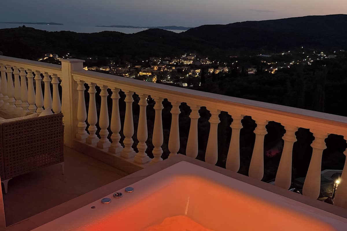 Executive Double Room with Sea View and Hot Tub | Premium bedding, in-room safe, desk, laptop workspace