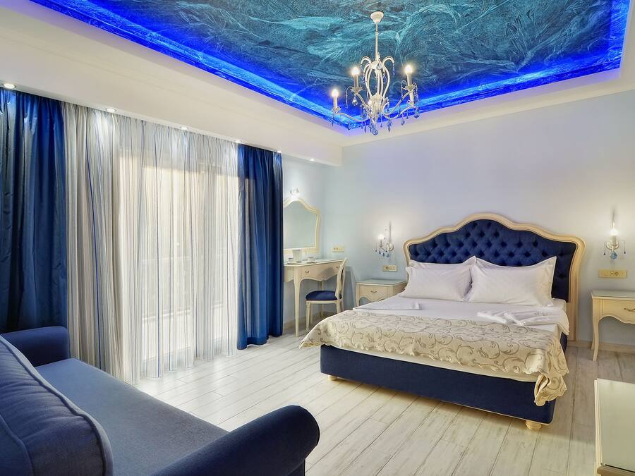 Deluxe Room | Premium bedding, minibar, in-room safe, individually decorated