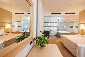 Superior-Suite | Minibar, Zimmersafe, Schreibtisch, Verdunkelungsvorhänge