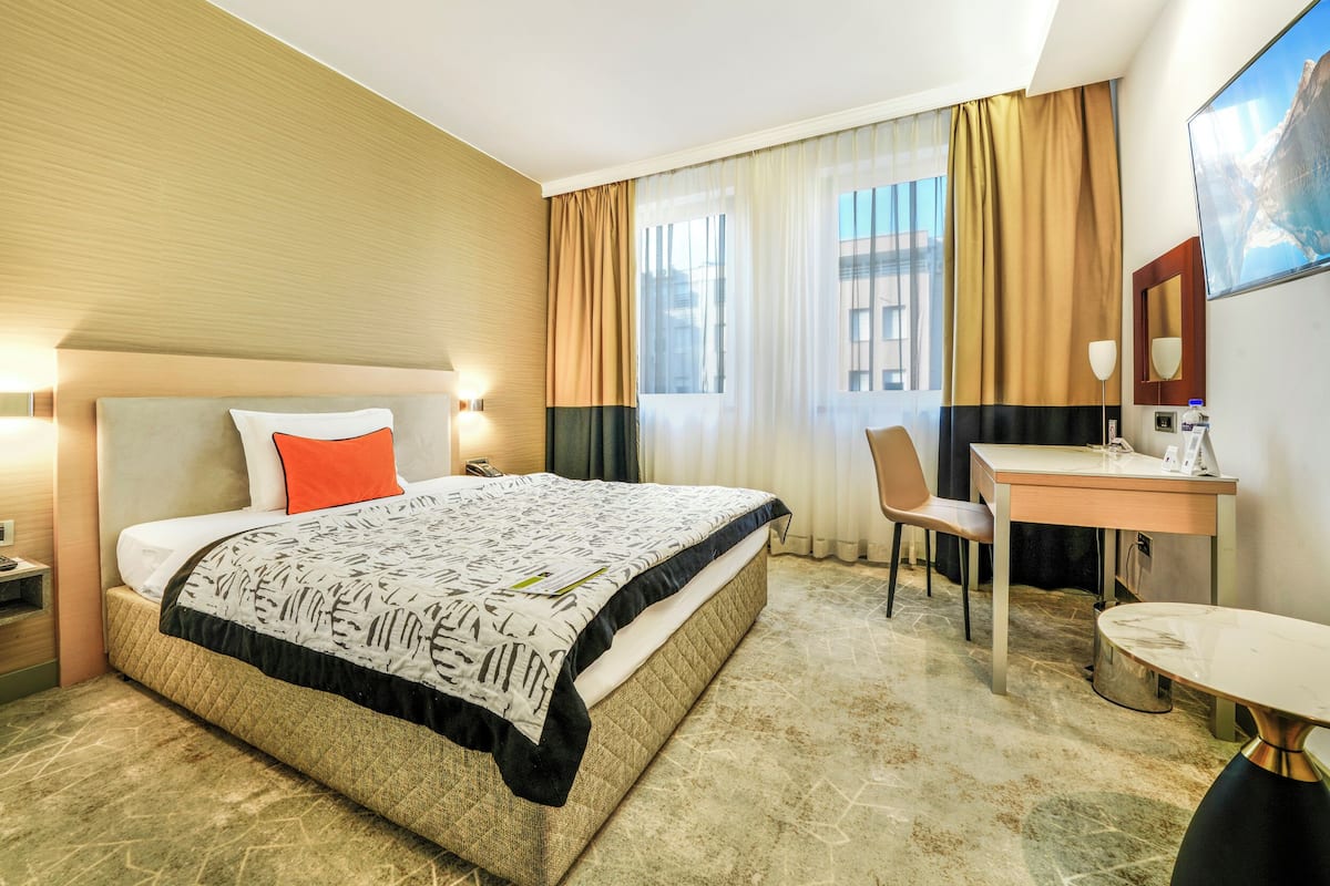 Minibar, in-room safe, desk, blackout drapes