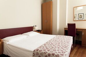 Double Room, Non Smoking | Memory-foam beds, iron/ironing board, rollaway beds, free WiFi