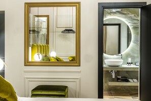 Deluxe Double Room, Annex Building | Bathroom | Rainfall showerhead, hair dryer, bidet, towels - Ca' Pagan (Venice)