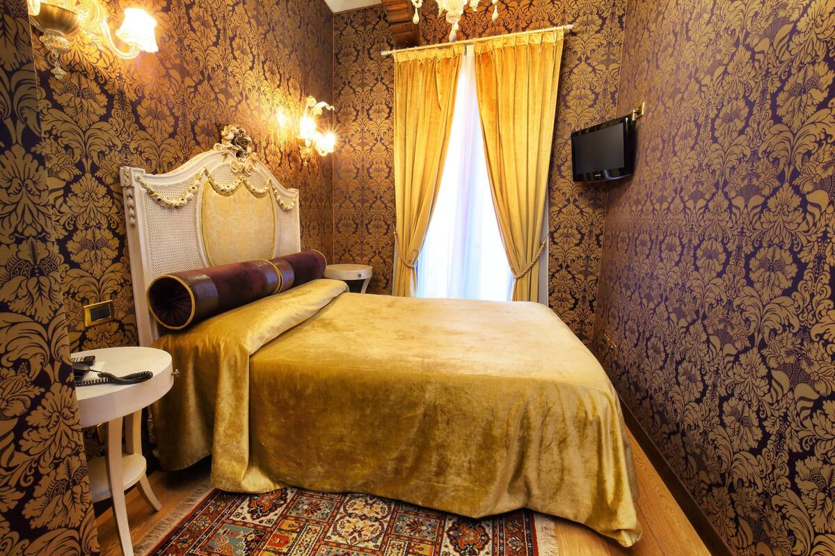 Chambre Double Classique | Coffres-forts dans les chambres, chambres insonorisées, Wi-Fi gratuit