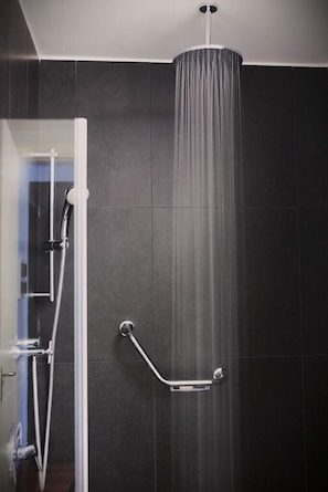 Suite, Terrace | Bathroom | Shower, rainfall showerhead, designer toiletries, hair dryer - Fierro Hotel Buenos Aires (Buenos Aires)