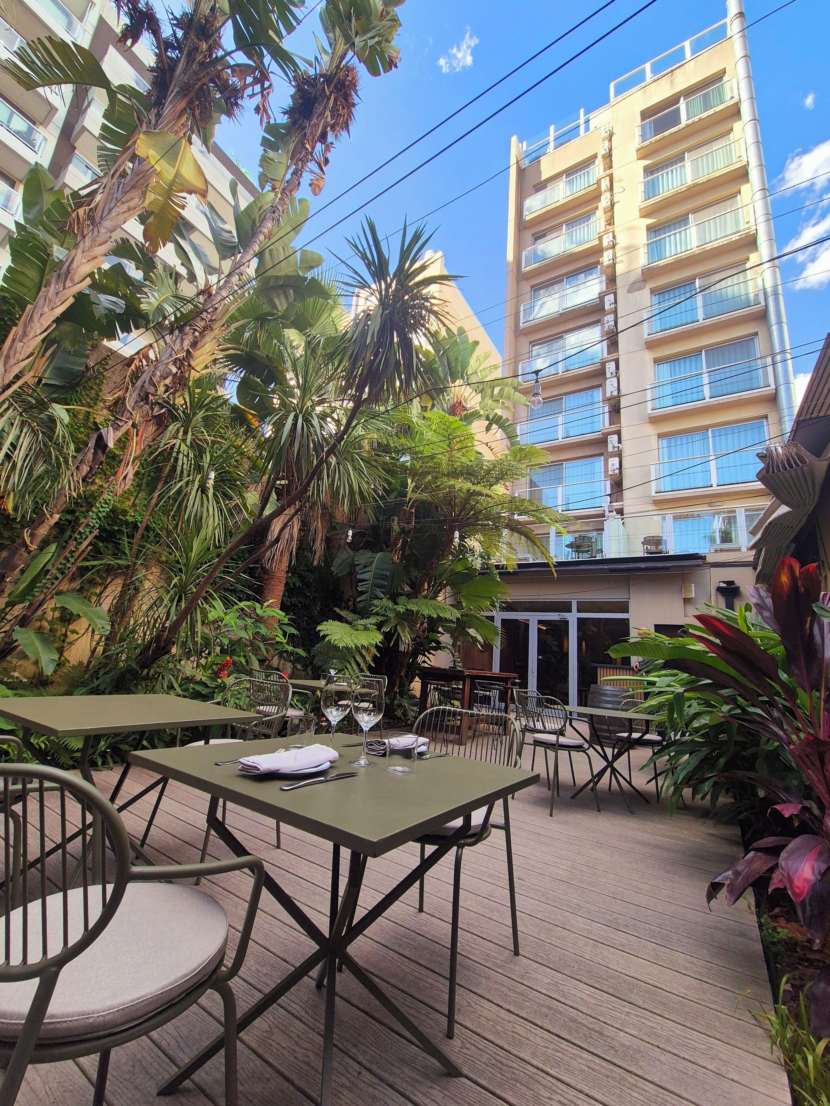 Frühstück, Mittagessen, argentinische Küche, Blick auf den Garten 