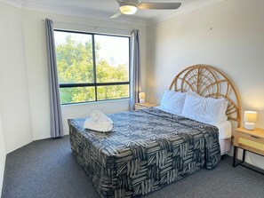1 bedroom, individually decorated, desk, soundproofing - Chevron Palms Holiday Apartments by Gold Coast Premium (Surfers Paradise)