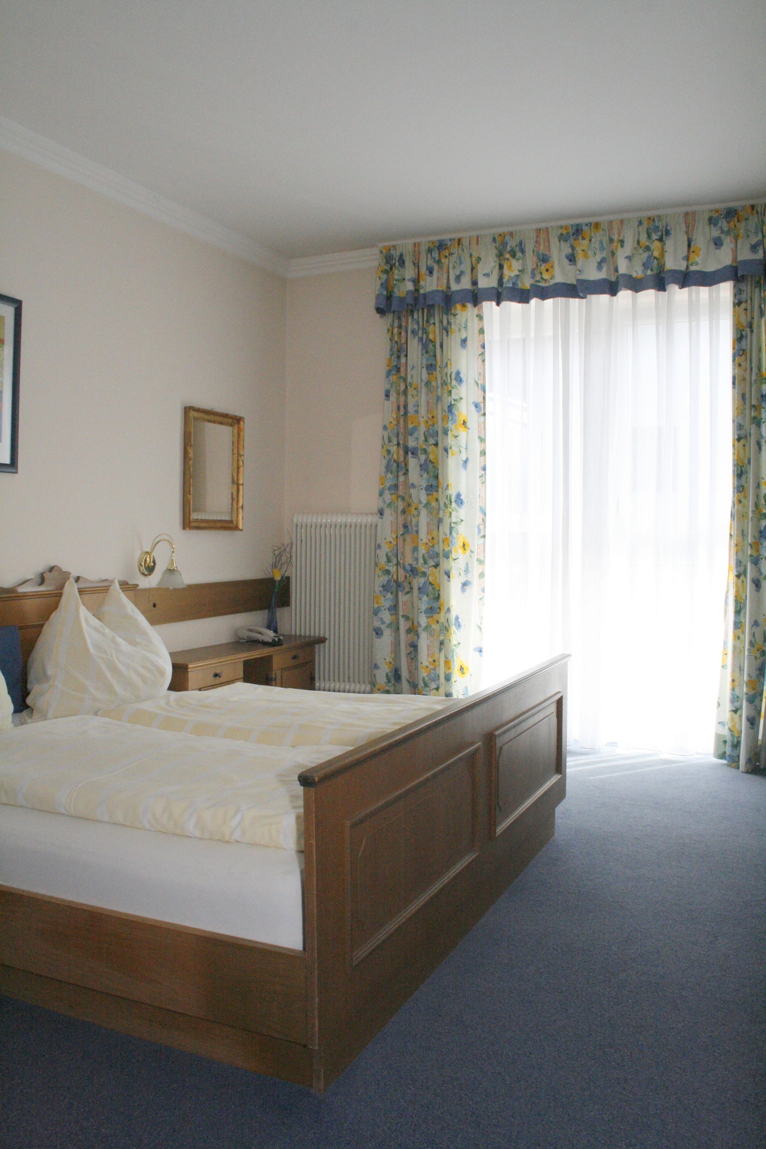 Rollaway beds, free WiFi, bed sheets