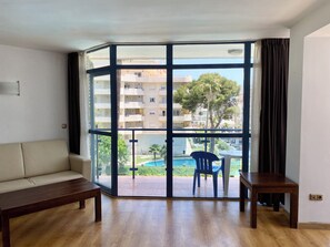 Cribs/infant beds, free WiFi, bed sheets
