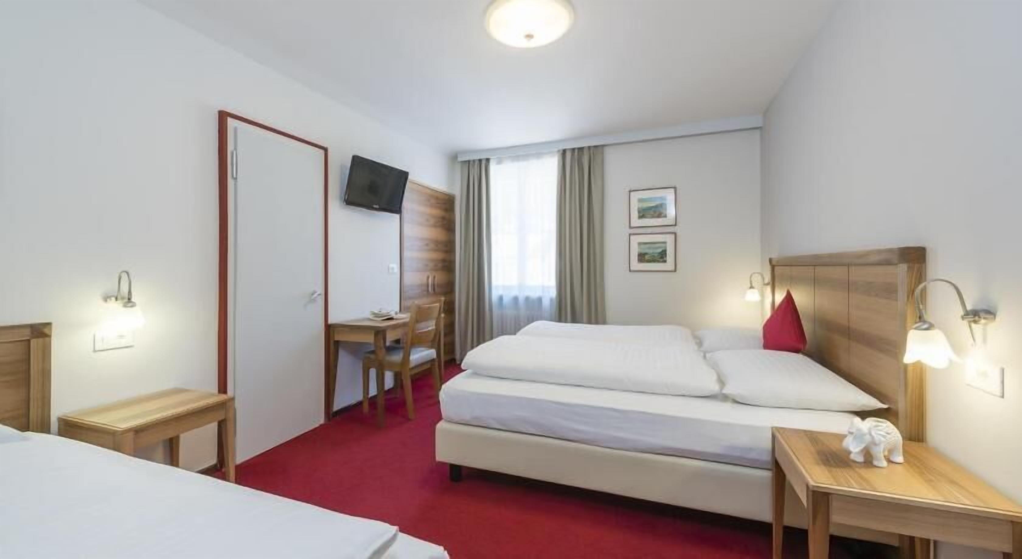 أسرّة سليكت كومفورت وبديكورات فريدة لكل غرفة وطراز فريد لكل وحدة ومكتب