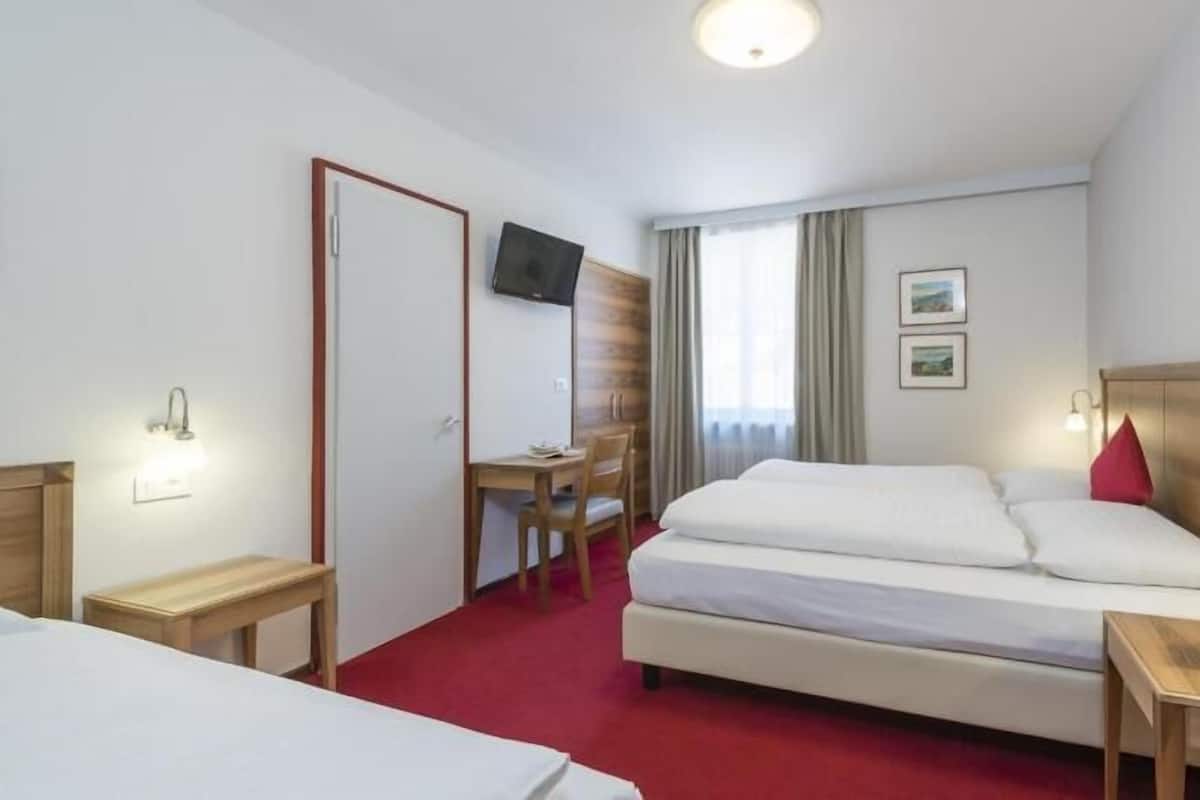 Select Comfort beds, individually decorated, individually furnished