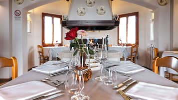 Breakfast and dinner served, Italian cuisine