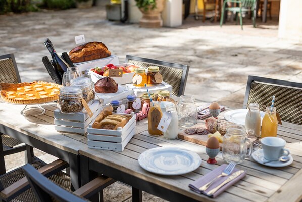 Petit déjeuner continental compris tous les jours