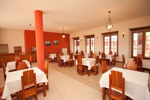 Free daily buffet breakfast - Villa Antigua (Sucre)