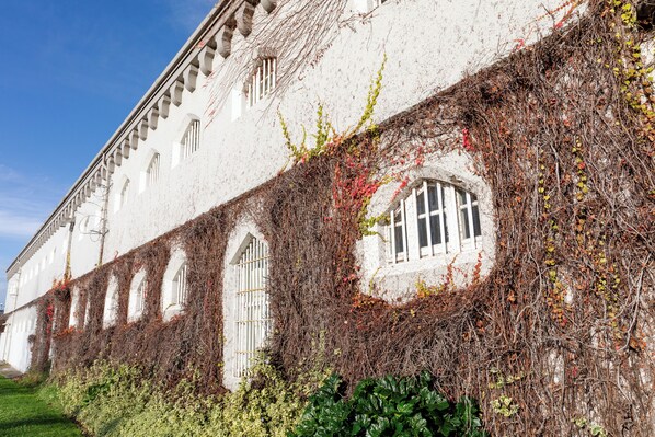 Exterior - Jailhouse Accommodation - Hostel (Christchurch)