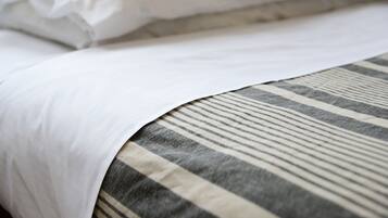 Blackout drapes, free WiFi, bed sheets