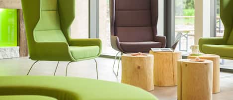 Área de estar no saguão