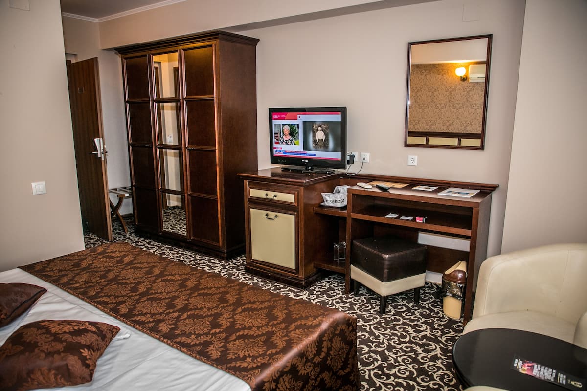 Pillow-top beds, minibar, in-room safe, desk