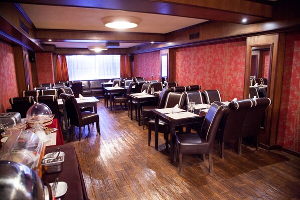 Tägliches Frühstücksbuffet (40 RON pro Person)