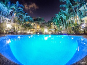 Outdoor pool, open 7:00 PM to 9:30 PM, pool loungers