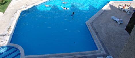 Sisäuima-allas, ulkouima-allas