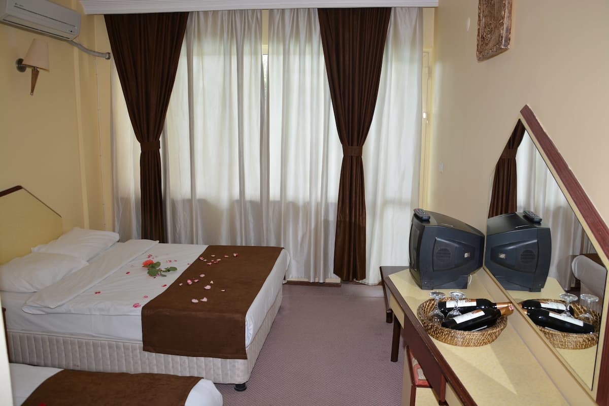 Free cots/infant beds, rollaway beds, free WiFi