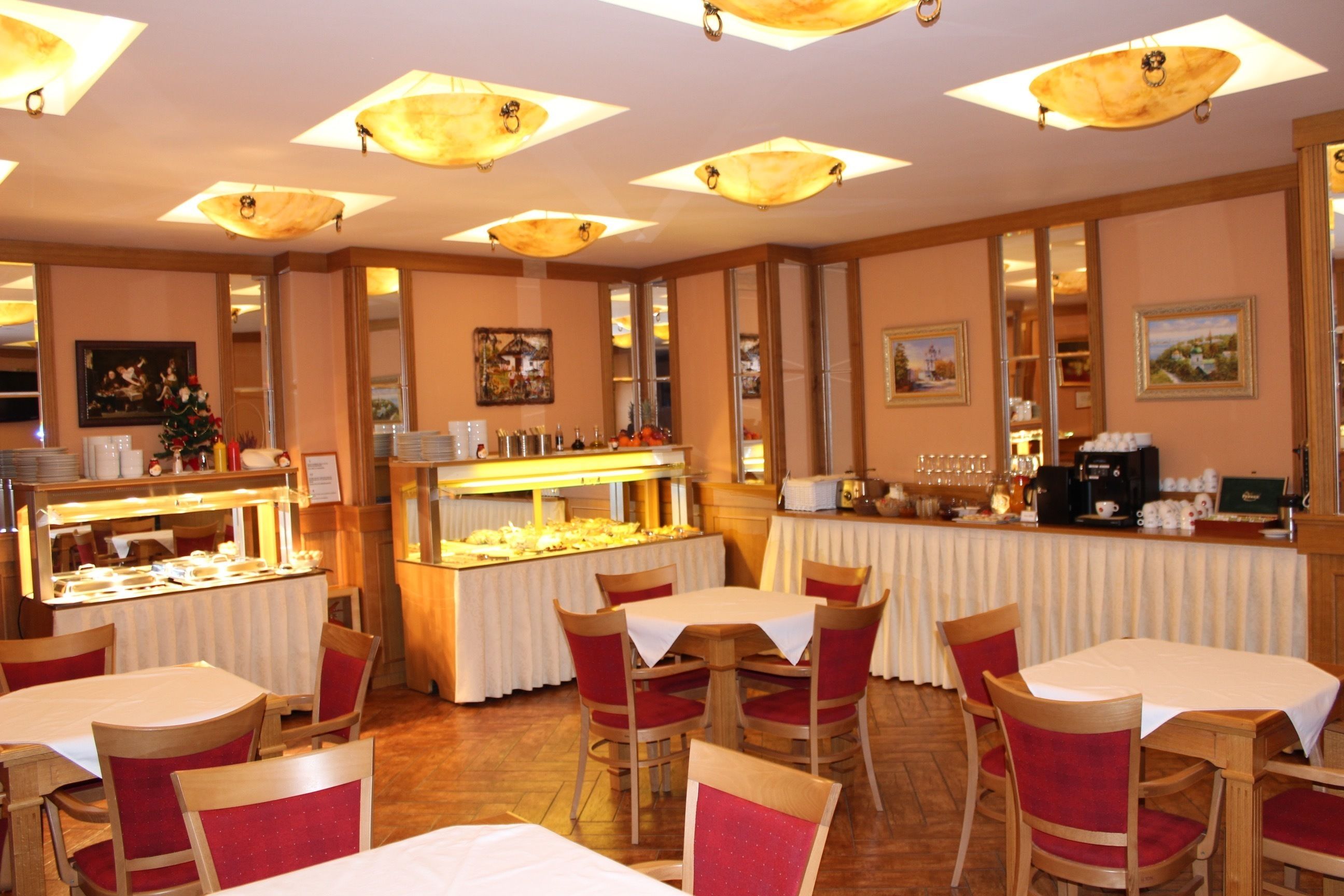 Tägliches Frühstücksbuffet (15 EUR pro Person)