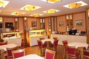Daily buffet breakfast (EUR 15 per person) - Hotel Askania (Prague)