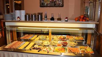 Tägliches Frühstücksbuffet gegen Gebühr