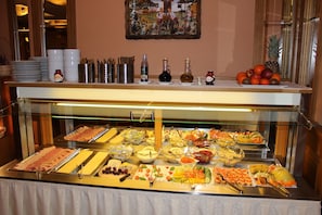 Tägliches Frühstücksbuffet gegen Gebühr