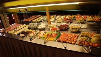 Café da manhã com buffet todos os dias mediante uma taxa