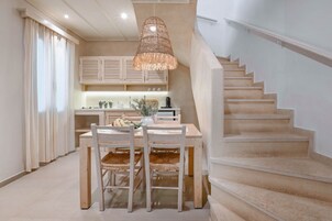 One Bedroom Maisonette | 客房内用餐