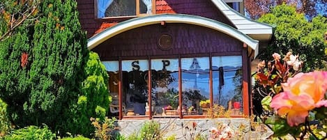 Façana frontal de l'allotjament