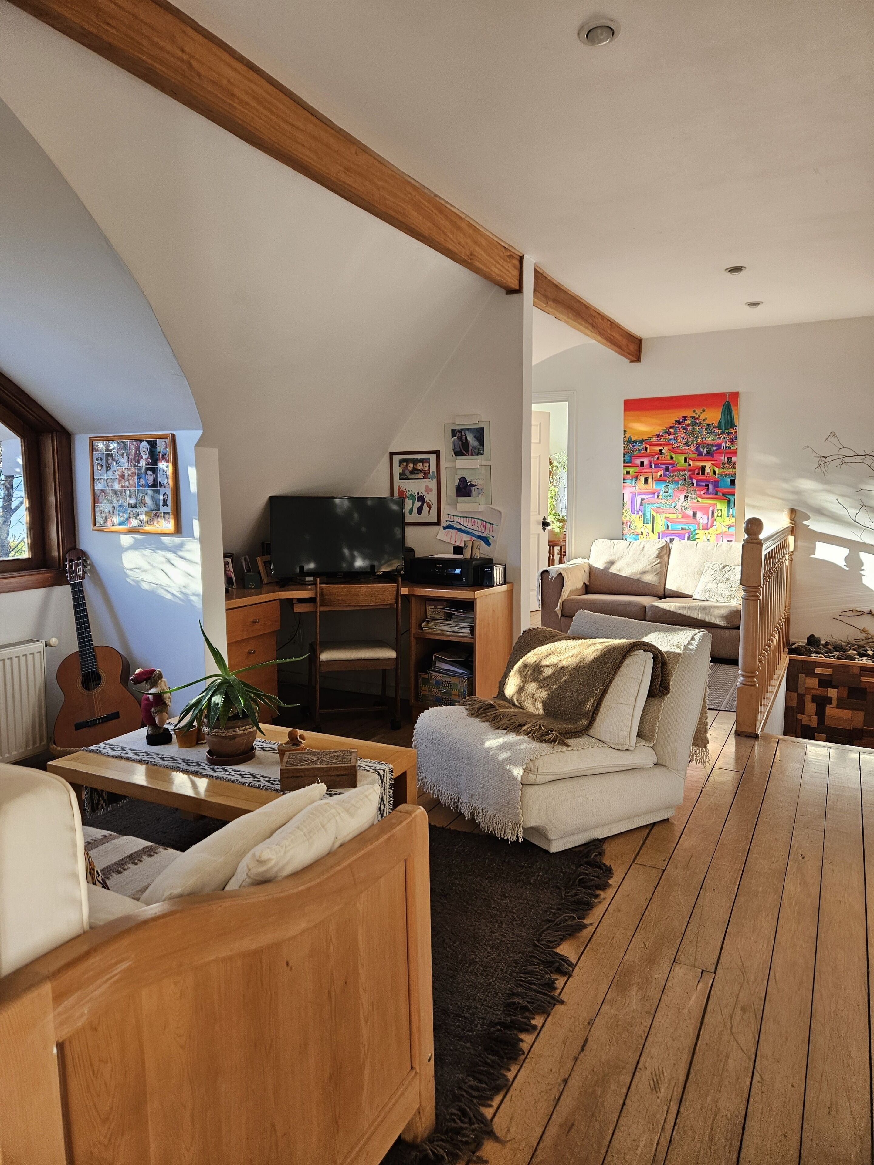 32-inch Smart TV with cable channels, TV, computer monitors