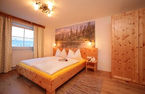 Apartment, 2 Bedrooms, Balcony (excl.cleaning fee 170,00 EUR + tourism fee) | 客房内保险箱、熨斗/熨衣板、免费婴儿床、免费 WiFi