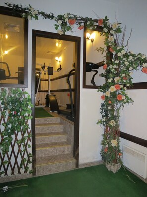 Sauna, hot tub, steam room, Turkish bath, body treatments, aromatherapy