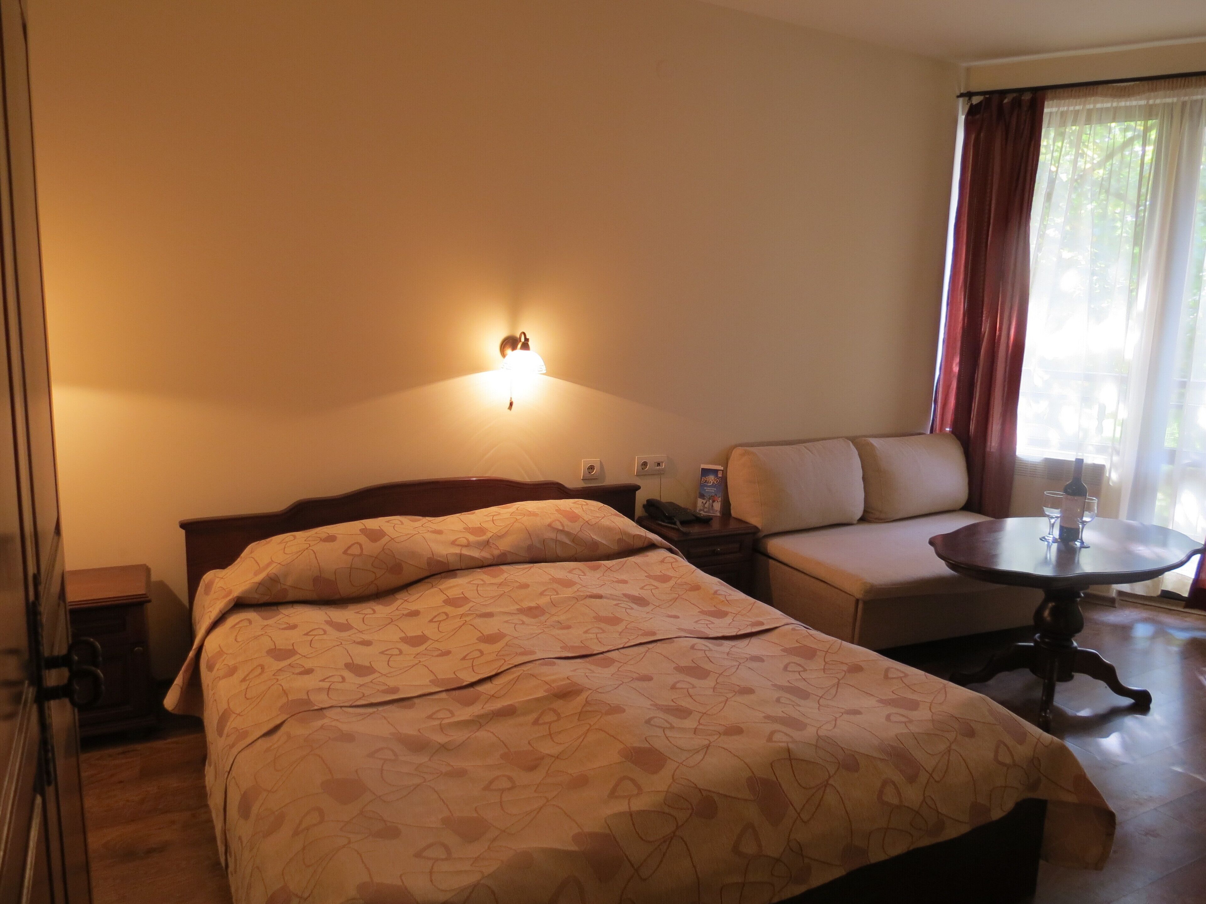 Fer et planche à repasser, Wi-Fi gratuit, draps fournis