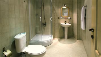 Classic Studio | Bathroom | Slippers, towels