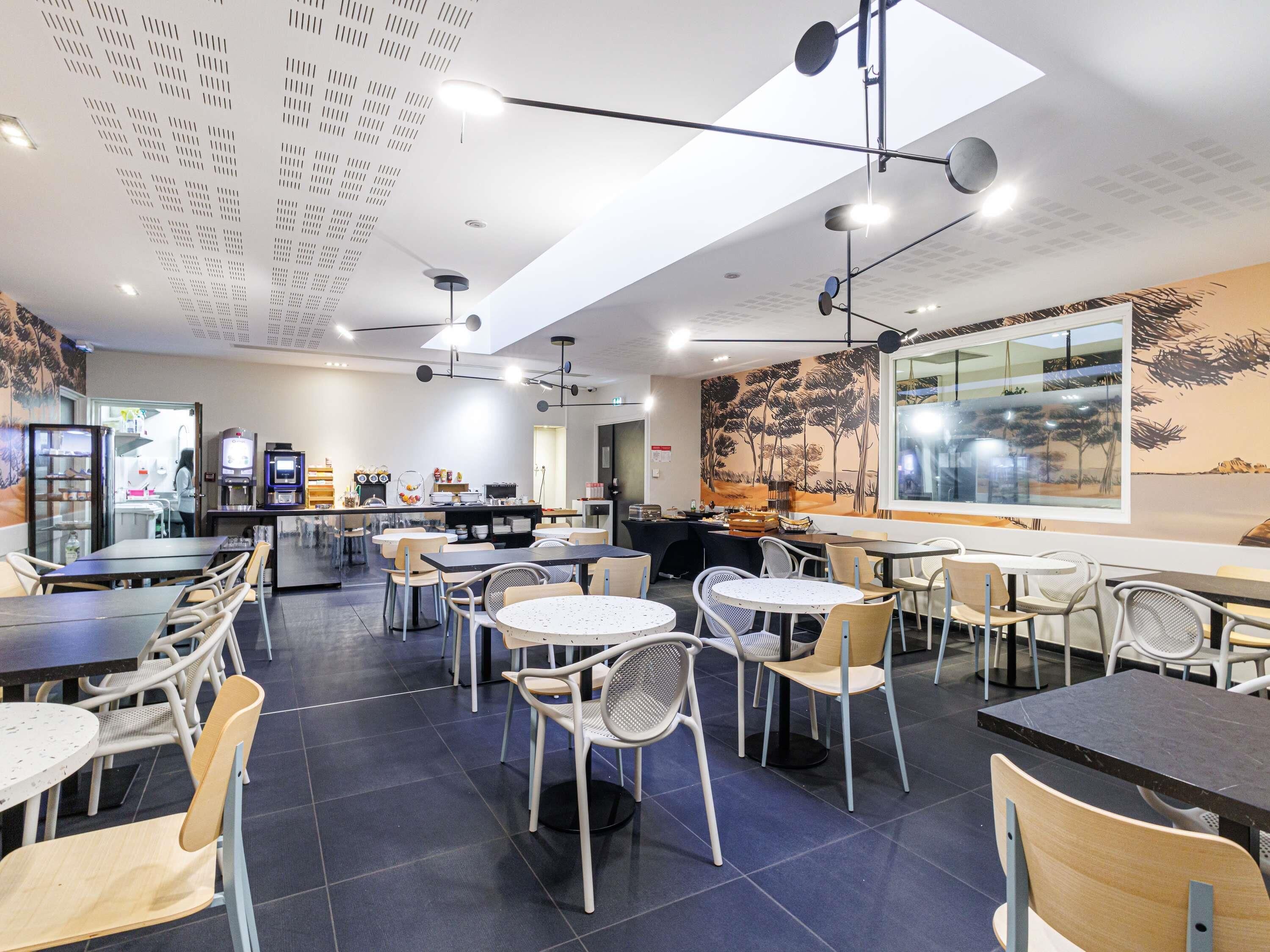 Daily continental breakfast (EUR 19 per person)