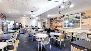 Daily continental breakfast (EUR 19 per person)