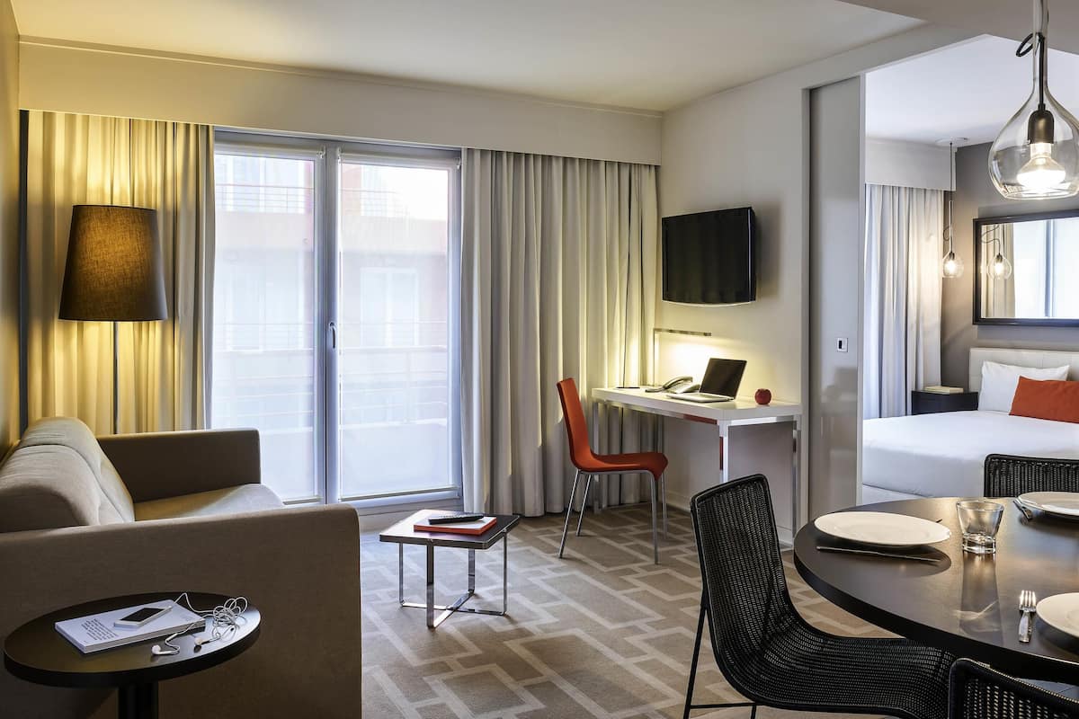 1 bedroom, in-room safe, desk, soundproofing